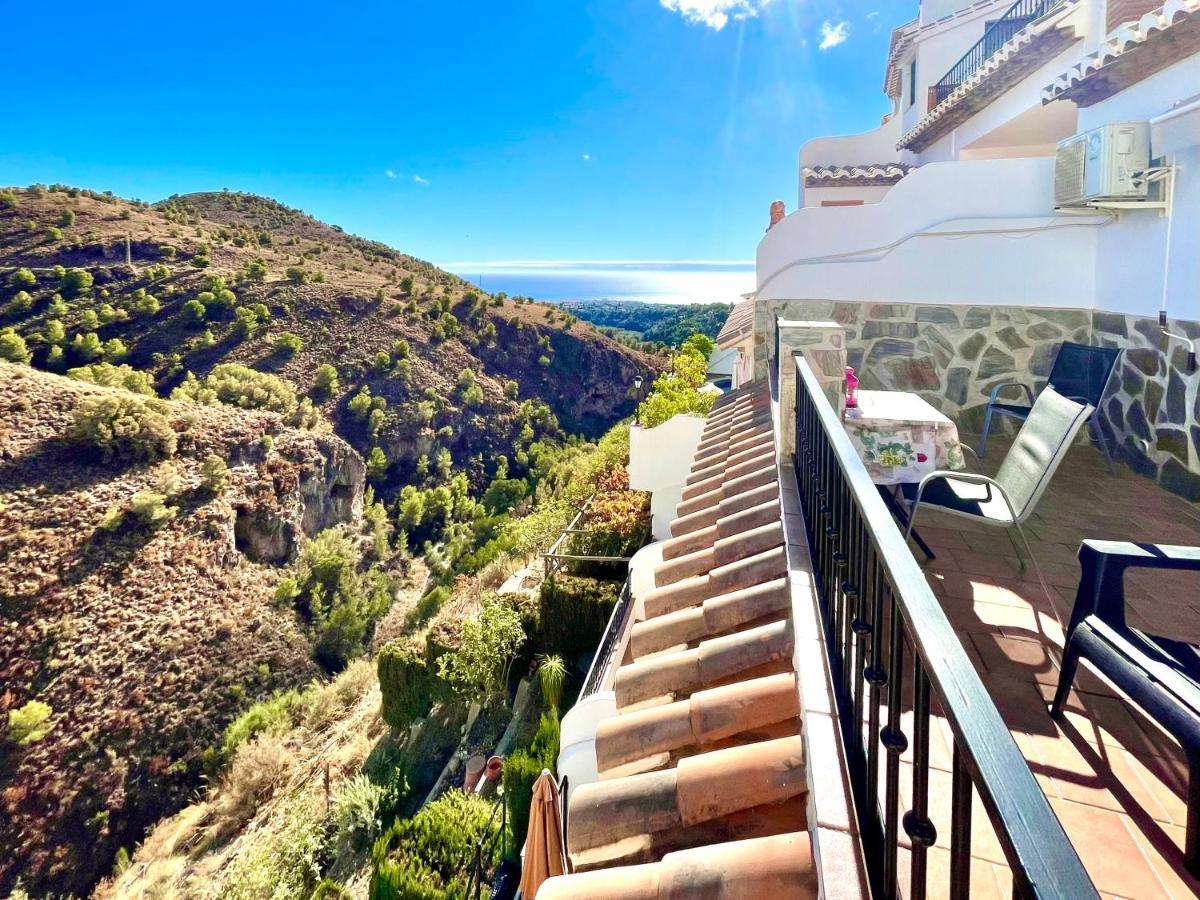 Apartamentos Axarquia , Frigiliana, Terraza Privada Con Vistas A La Montana Rio Y Al Mar Exterior foto