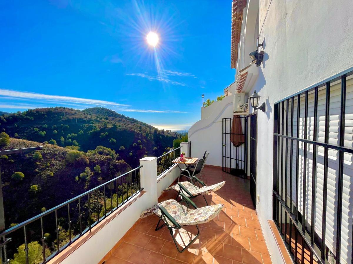 Apartamentos Axarquia , Frigiliana, Terraza Privada Con Vistas A La Montana Rio Y Al Mar Exterior foto
