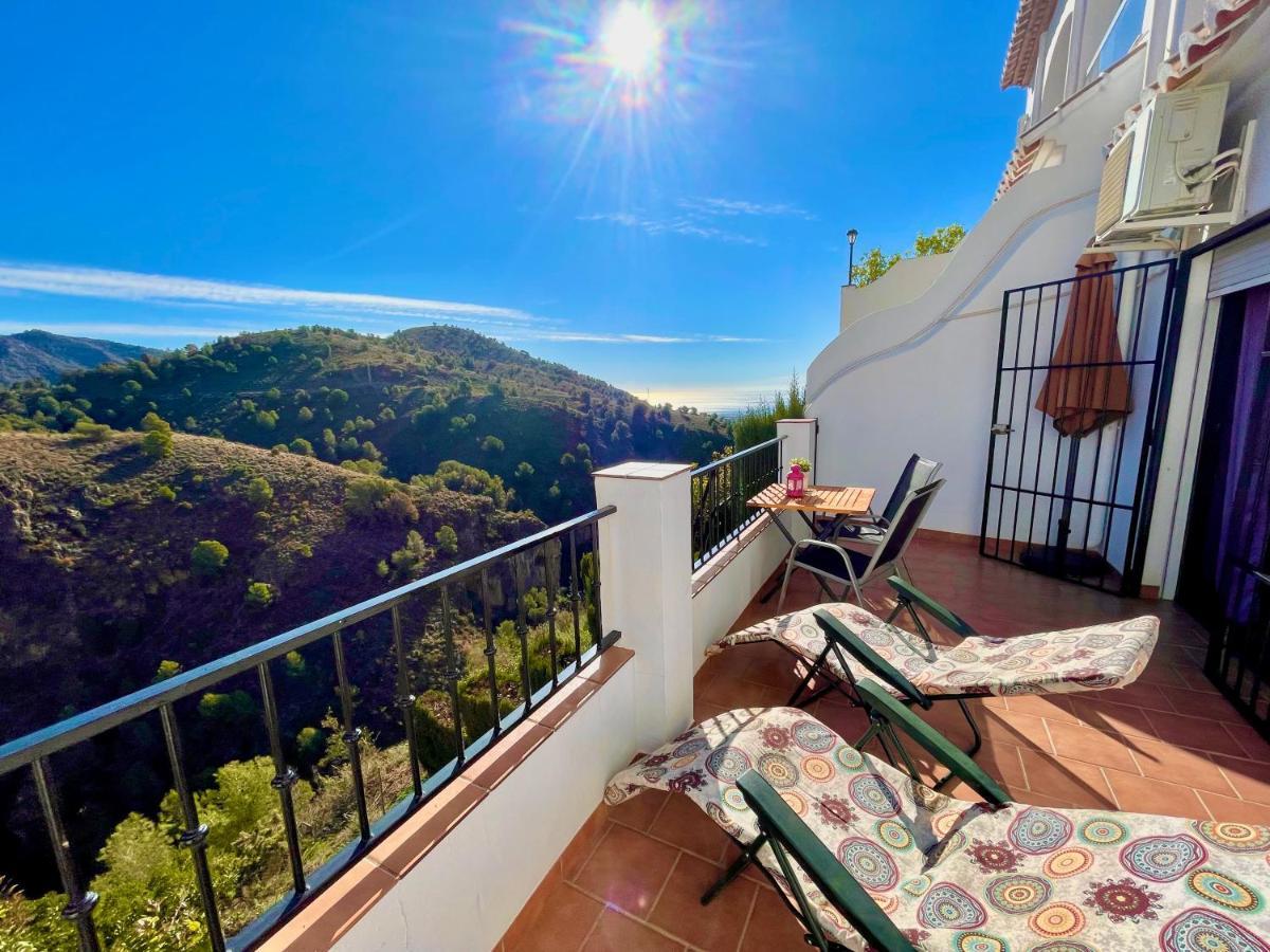 Apartamentos Axarquia , Frigiliana, Terraza Privada Con Vistas A La Montana Rio Y Al Mar Exterior foto