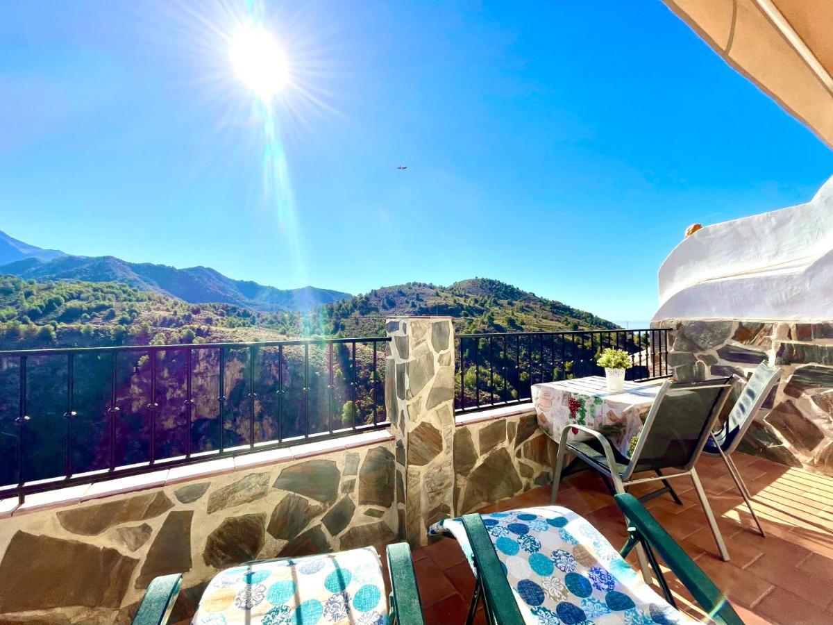 Apartamentos Axarquia , Frigiliana, Terraza Privada Con Vistas A La Montana Rio Y Al Mar Exterior foto