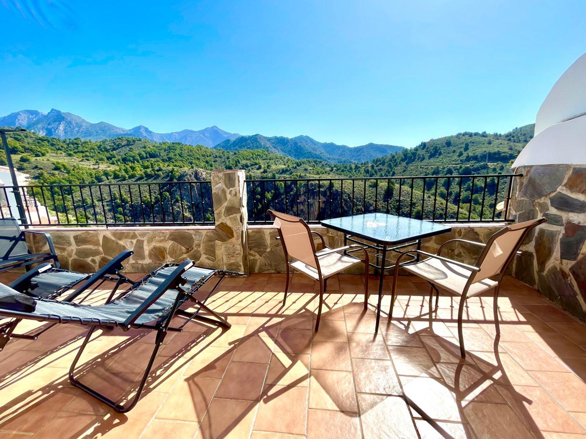 Apartamentos Axarquia , Frigiliana, Terraza Privada Con Vistas A La Montana Rio Y Al Mar Exterior foto