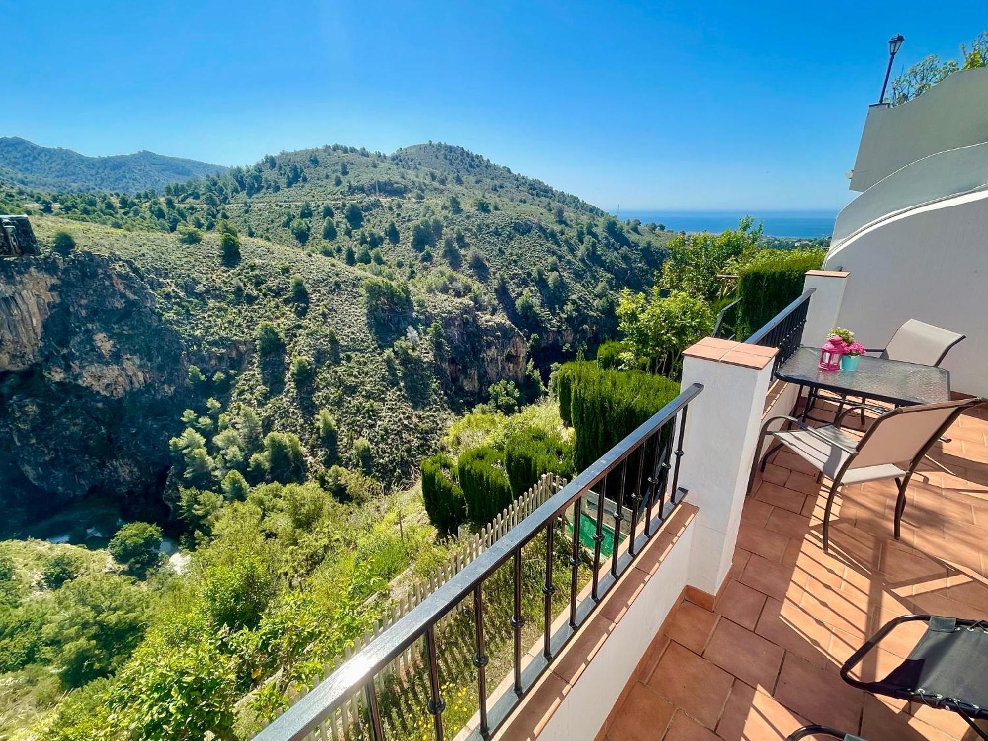 Apartamentos Axarquia , Frigiliana, Terraza Privada Con Vistas A La Montana Rio Y Al Mar Exterior foto