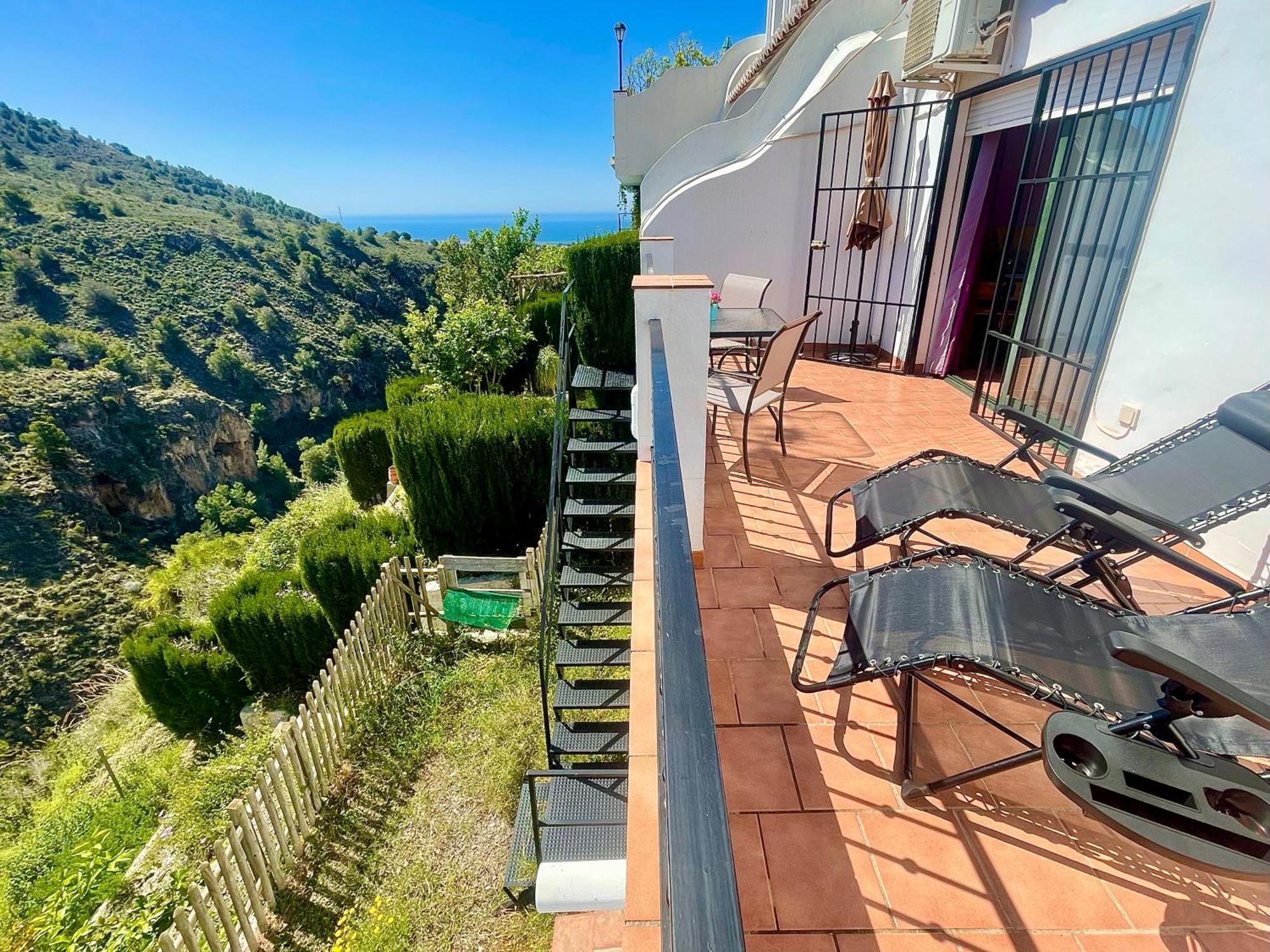 Apartamentos Axarquia , Frigiliana, Terraza Privada Con Vistas A La Montana Rio Y Al Mar Exterior foto