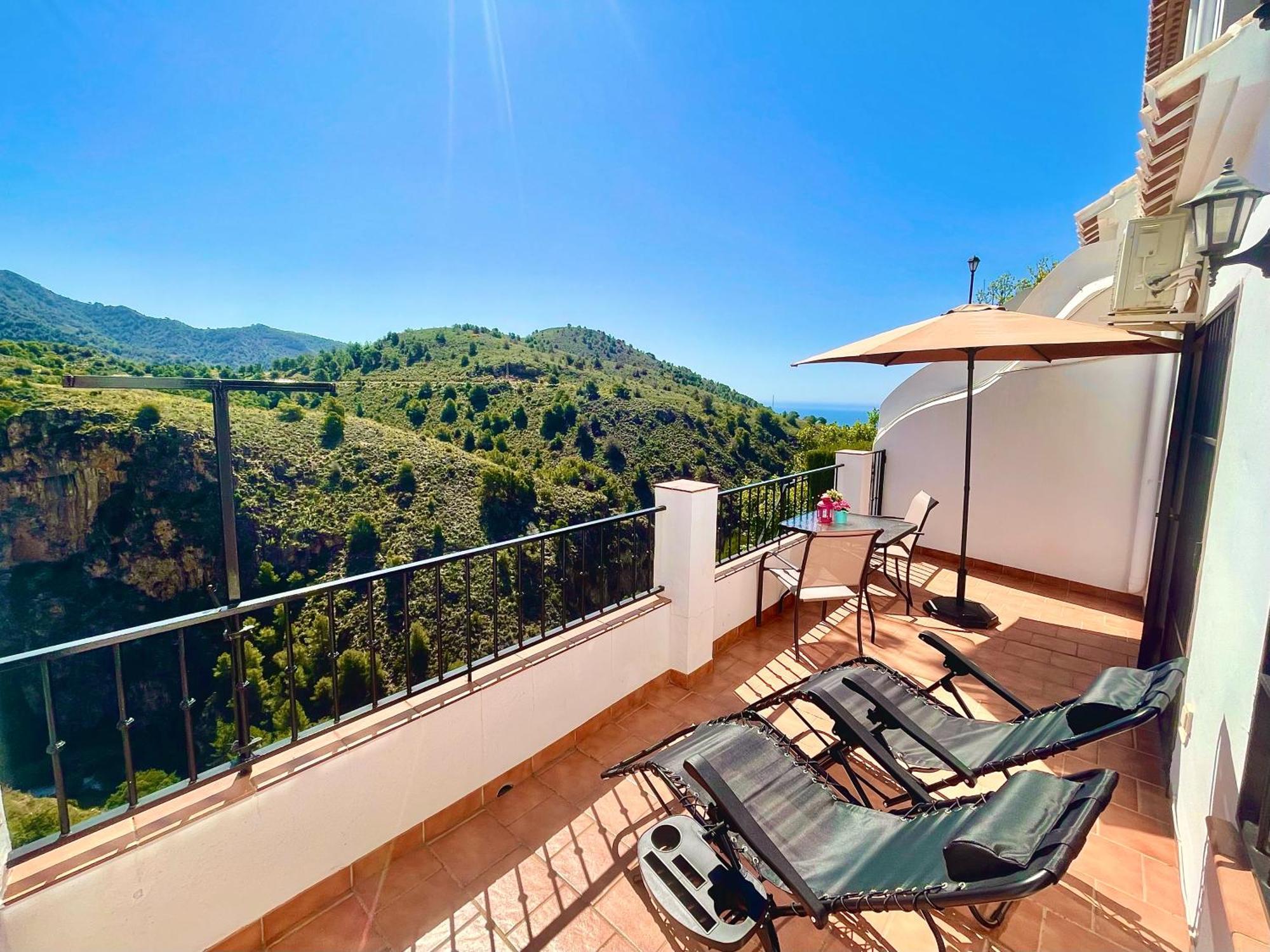 Apartamentos Axarquia , Frigiliana, Terraza Privada Con Vistas A La Montana Rio Y Al Mar Exterior foto